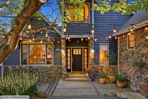Photo of 450 Amber Way, Petaluma, CA 94952 (MLS # 326039716)