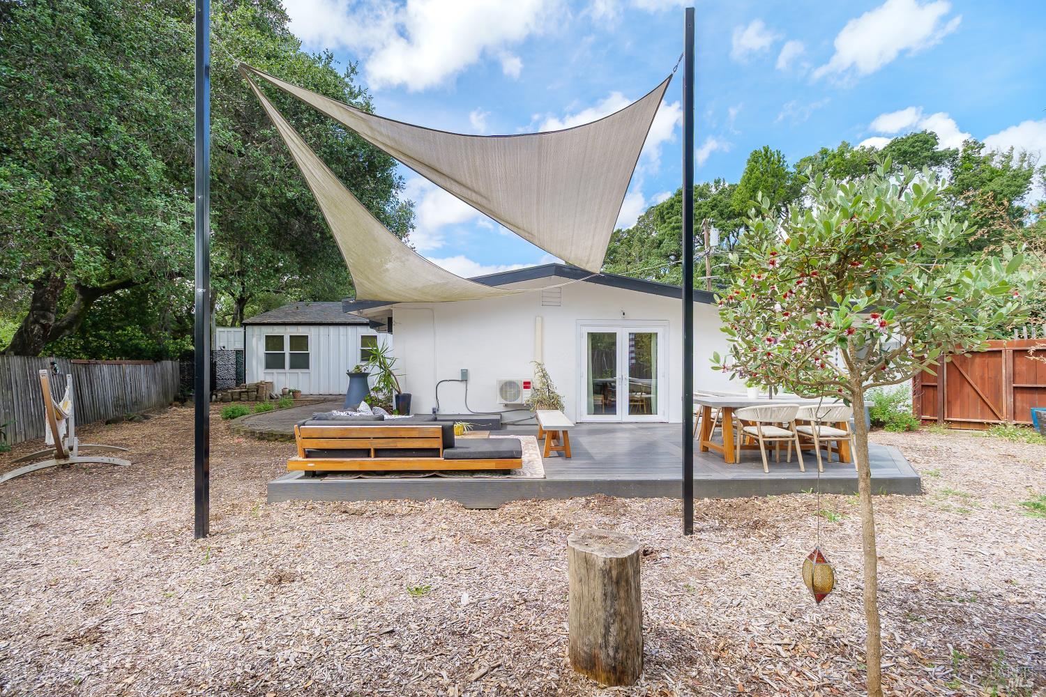 104 Lobo Vista
