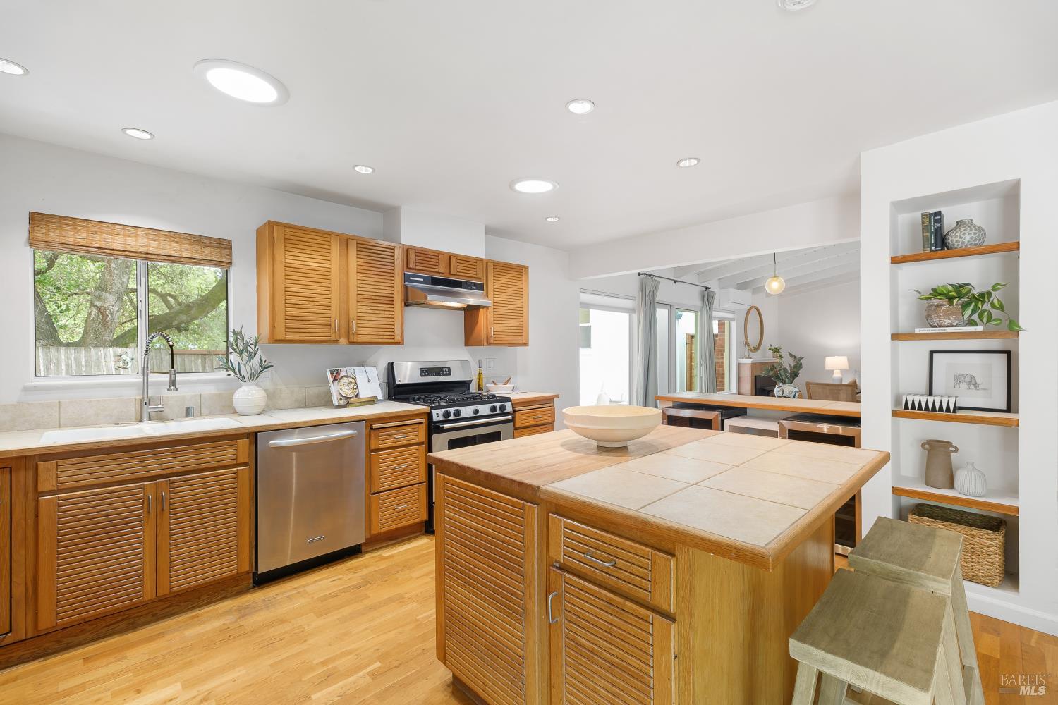 104 Lobo Vista