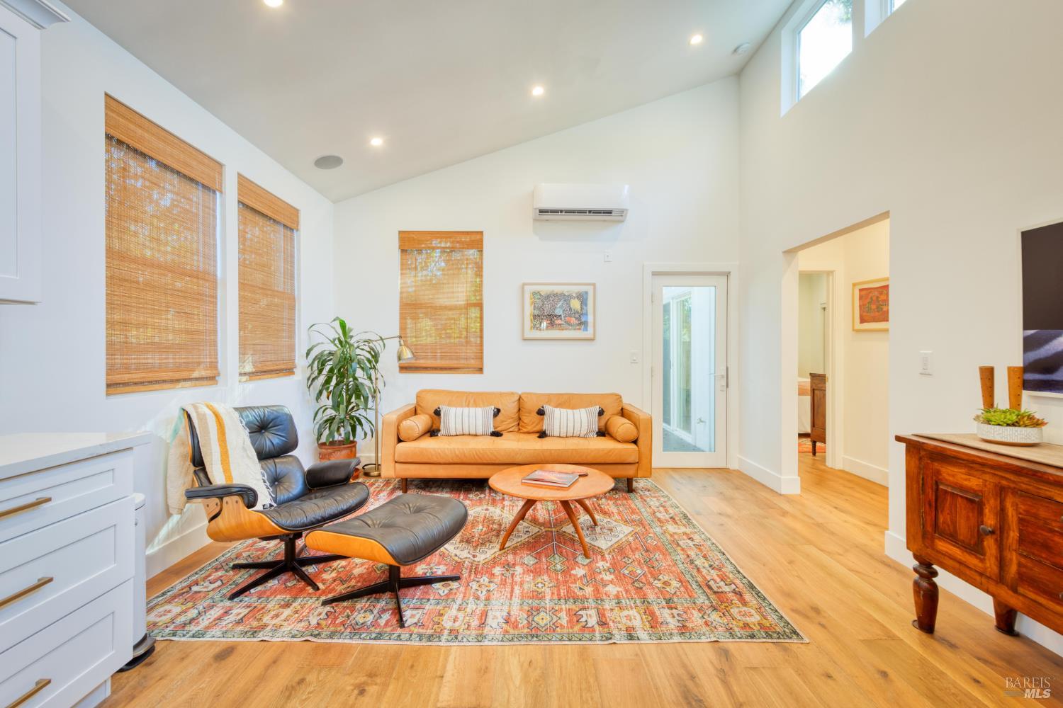 104 Lobo Vista