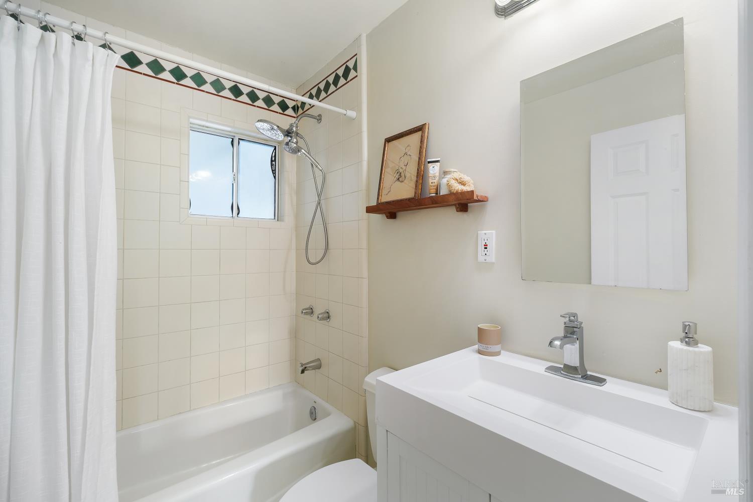 104 Lobo Vista