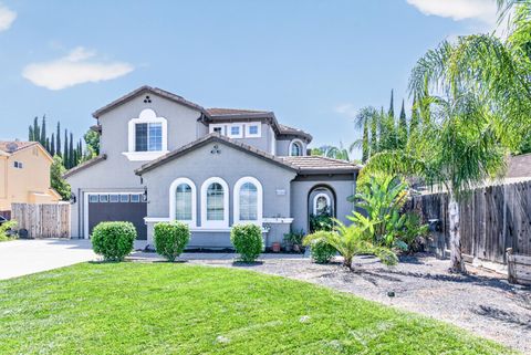 Photo of 612 Pacific Grove Court, Vacaville, CA 95688 (MLS # 326039377)