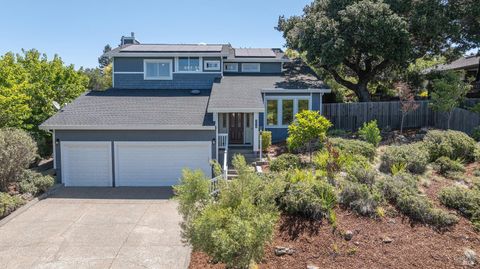 Photo of 1018 Oakmont Court, Napa, CA 94559 (MLS # 326029331)