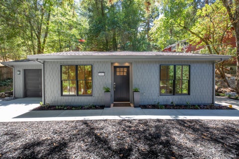 Photo of 1914 Redwood Drive, Healdsburg, CA 95448 (MLS # 326065600)