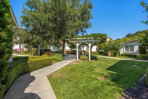 Photo of 530 Entrada Drive #202, Novato, CA 94949 (MLS # 326066451)