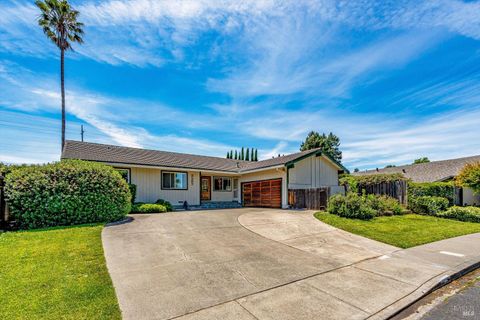 Photo of 3267 Kensington Circle, Napa, CA 94558 (MLS # 326043888)