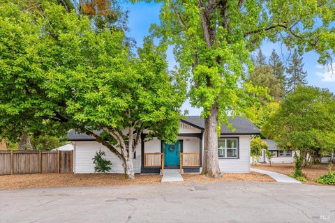 Photo of 1524 Fair Oaks Court, Santa Rosa, CA 95404 (MLS # 326054952)