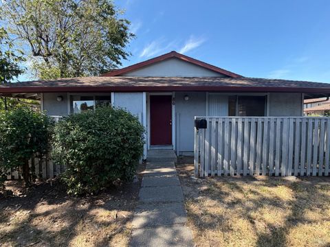 Photo of 86 Villa Circle, Fairfield, CA 94533 (MLS # 326049854)