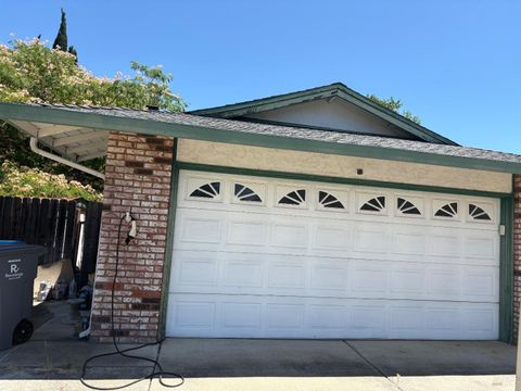Photo of 755 Oakmeade Drive, Vacaville, CA 95687 (MLS # 326046831)
