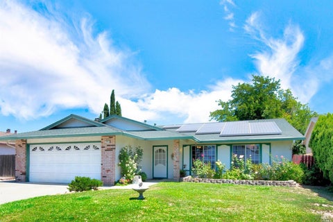 Photo of 755 Oakmeade Drive, Vacaville, CA 95687 (MLS # 326046831)