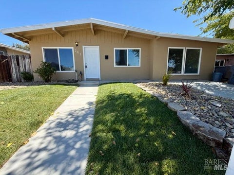 Photo of 261 Circle Drive, Vacaville, CA 95688 (MLS # 326073107)