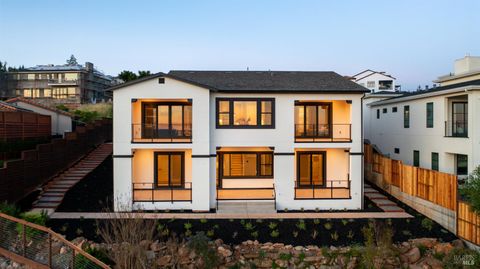 Photo of 3783 Crown Hill Drive, Santa Rosa, CA 95404 (MLS # 326022592)