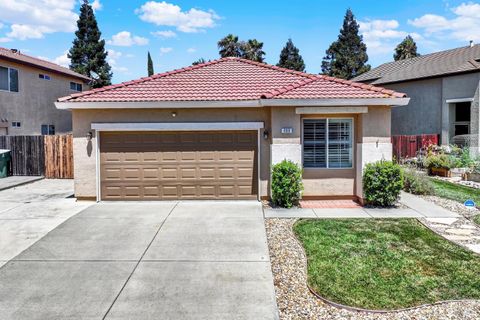 Photo of 888 Sapphire Circle, Vacaville, CA 95687 (MLS # 326061852)