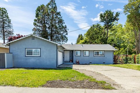 Photo of 7517 Bernice Avenue, Rohnert Park, CA 94928 (MLS # 326031504)
