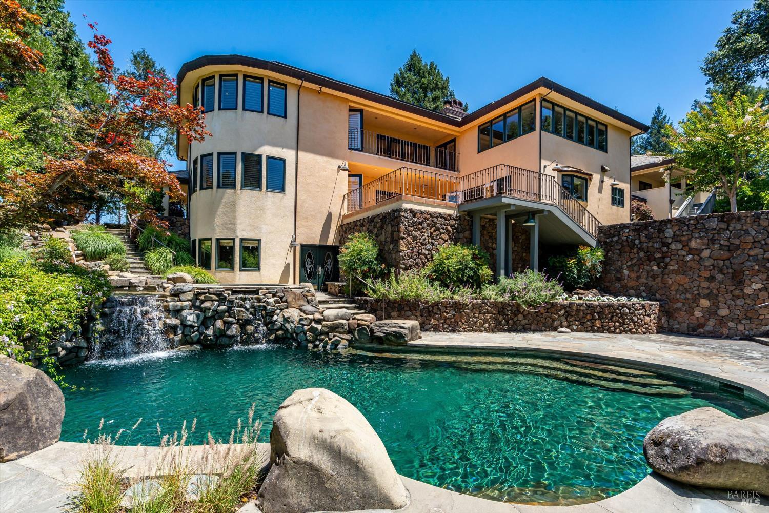 1910 Ridgeview Lane