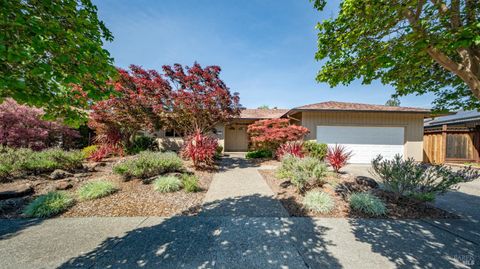 Photo of 4043 Rainier Avenue, Santa Rosa, CA 95405 (MLS # 326033101)