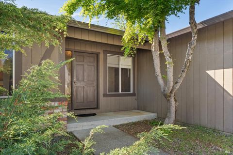 Photo of 171 Chablis Way, Cloverdale, CA 95425 (MLS # 326020146)