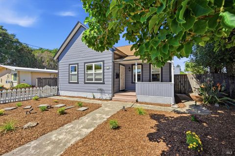 Photo of 15 10th Street, Santa Rosa, CA 95401 (MLS # 326031215)