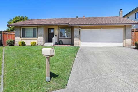 Photo of 4405 Glacier Court, Rohnert Park, CA 94928 (MLS # 326071289)