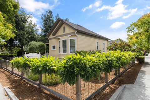 Photo of 531 E Washington Street, Petaluma, CA 94952 (MLS # 326025649)