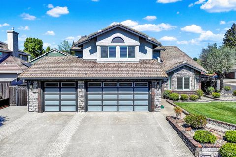 Photo of 590 Laramie Way, Vacaville, CA 95688 (MLS # 326022625)