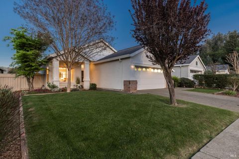 Photo of 274 Red Mountain Drive, Cloverdale, CA 95425 (MLS # 326024095)