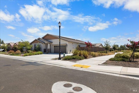 Photo of 625 Wildflower Lane, Dixon, CA 95620 (MLS # 326059766)