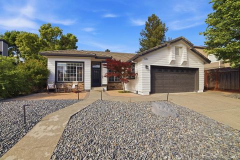 Photo of 110 Silverbell Court, Windsor, CA 95492 (MLS # 326029623)
