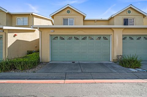 Photo of 171 Rogue Court, Fairfield, CA 94534 (MLS # 326035262)