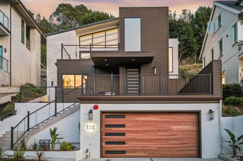 Photo of 321 Loring Avenue, Mill Valley, CA 94941 (MLS # 326033504)