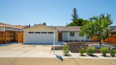 Photo of 1648 Alamo Drive, Vacaville, CA 95687 (MLS # 326067348)