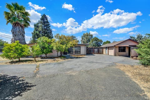 Photo of 1290 Sweetbriar Drive, Napa, CA 94558 (MLS # 326052617)