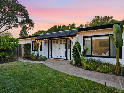 Photo of 14 Villa Place, Novato, CA 94945 (MLS # 326049959)