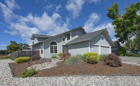 Photo of 9662 Dawn Way, Windsor, CA 95492 (MLS # 326026476)