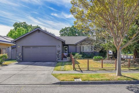 Photo of 741 William Court, Napa, CA 94558 (MLS # 326025362)