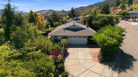 Photo of 416 Oak Vista Drive, Santa Rosa, CA 95409 (MLS # 326084586)