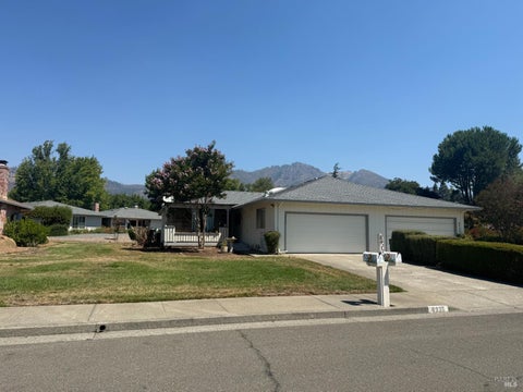 Photo of 8936 Oak Trail Drive, Santa Rosa, CA 95409 (MLS # 326070701)