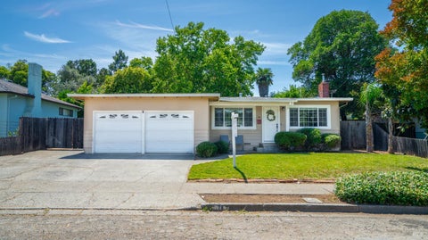 Photo of 78 Allen Avenue, Cloverdale, CA 95425 (MLS # 326044503)