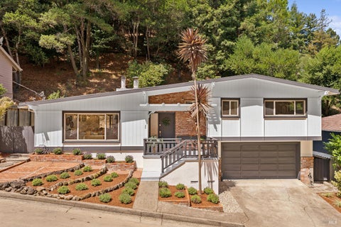 Photo of 22 Chevy Chase Court, Larkspur, CA 94939 (MLS # 326064267)