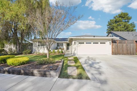 Photo of 4233 Brookshire Circle, Santa Rosa, CA 95405 (MLS # 326024503)