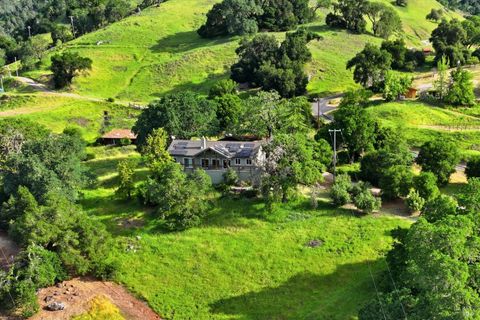 Photo of 31000 Pine Mountain Road, Cloverdale, CA 95425 (MLS # 326008265)