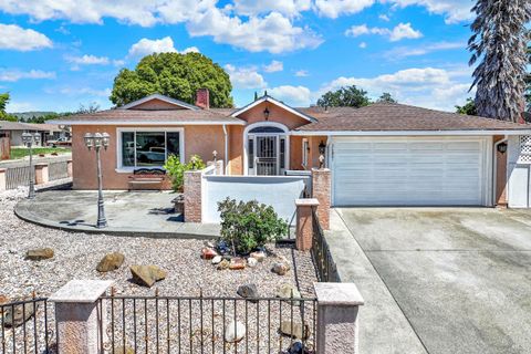 Photo of 2680 Marigold Drive, Fairfield, CA 94533 (MLS # 326038185)