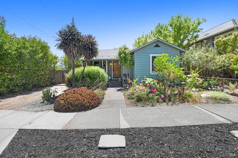 Photo of 1335 E Street, Napa, CA 94559 (MLS # 326061407)