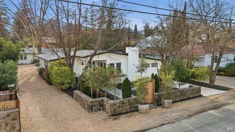 Photo of 1123 Oak Avenue, Saint Helena, CA 94574 (MLS # 326042410)