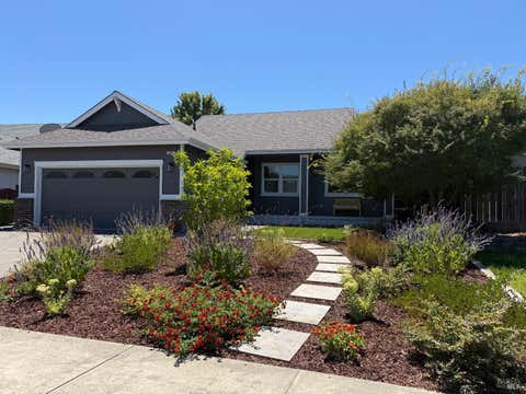 Photo of 465 Riesling Street, Cloverdale, CA 95425 (MLS # 326072505)