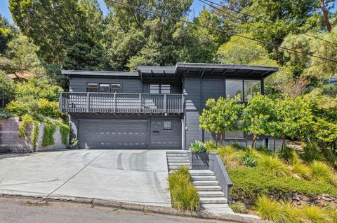 Photo of 485 Montecito Avenue, Corte Madera, CA 94925 (MLS # 326029360)