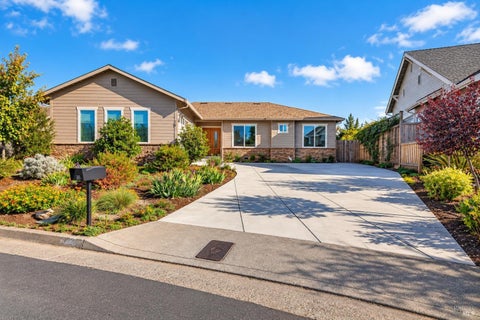 Photo of 118 Dorchester Drive, Santa Rosa, CA 95403 (MLS # 326086238)