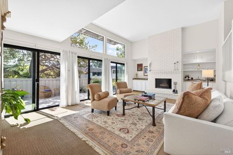 Photo of 37 Greenside Way, San Rafael, CA 94901 (MLS # 326028343)