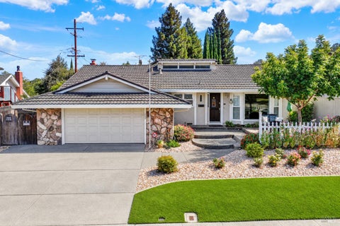 Photo of 470 Meadowview Drive, Vacaville, CA 95688 (MLS # 326078436)