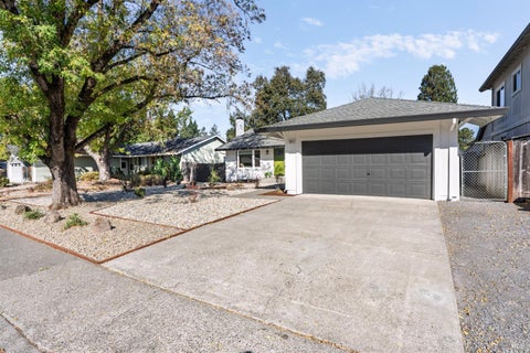 Photo of 511 Landsdown Circle, Rohnert Park, CA 94928 (MLS # 326087124)